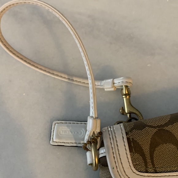 Coach wristlet - Picture 6 of 9